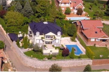 Vista aérea de chalet a la venta en urbanización Las Lomas en León - A la venta por IGD Royal Home Inmobiliaria en León